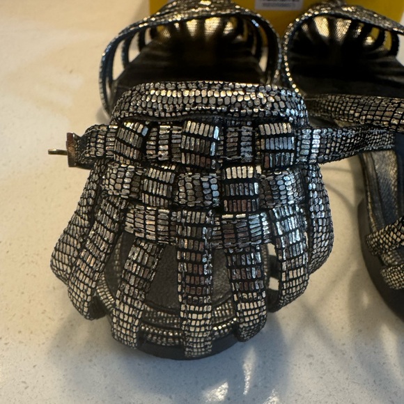 FENDI black metallic leather flat sandals size 36.5 - Picture 2 of 9